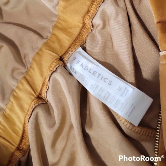 FABLETICS retail $ 90  Wide-leg jumpsuit in velour. Size 1X - Picture 11 of 15